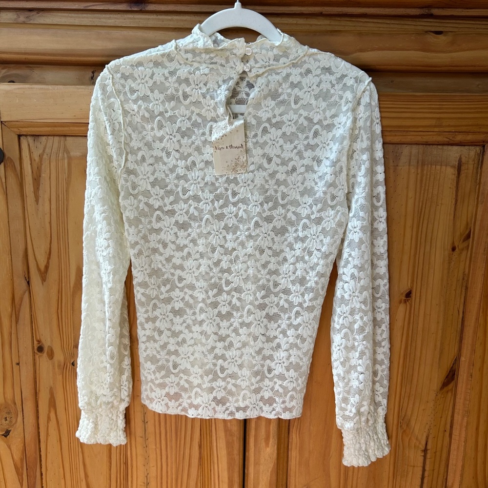 NWT Hem and Thread Top Long Sleeve Cream Lace Mock Collar Women's Size Small‎ - Picture 6 of 8